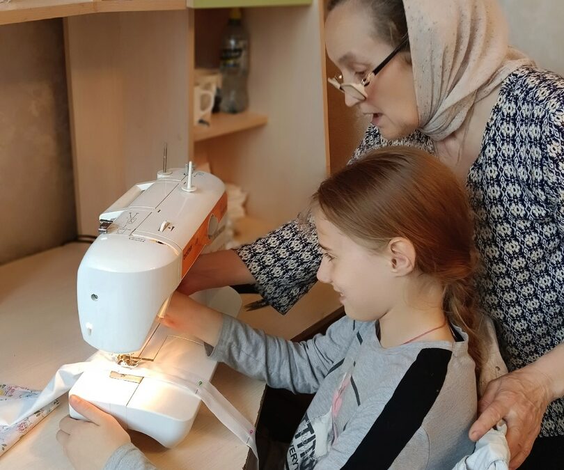 Мастерская по шитью, в Центре Милосердия, открыта для детей и взрослых
