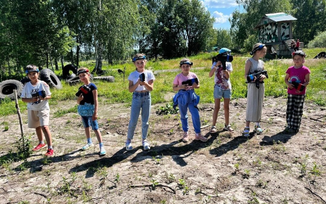 На военно-тактическом полигоне ВПК «ГРАД» для учащихся МБОУ СОШ с. Дивеево были проведены спортивные занятия и игры на оборудовании лазертаг