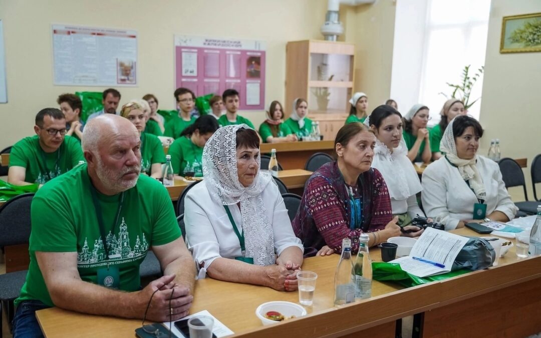 В Дивеевской обители побывали 170 участников — волонтёрского международного форума из 28 регионов России, а также из Белоруссии